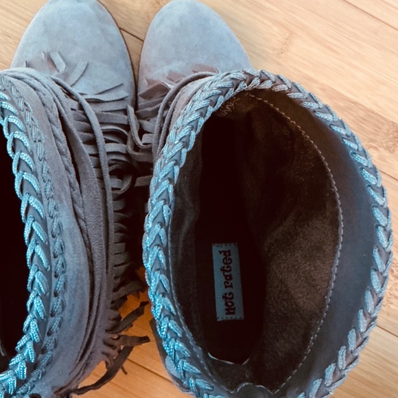 Faux Suede Beige Fringe Cowboy Ankle Bootie Size 6 - Picture 8 of 11